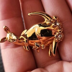 Gold Kangaroo Avon Pin